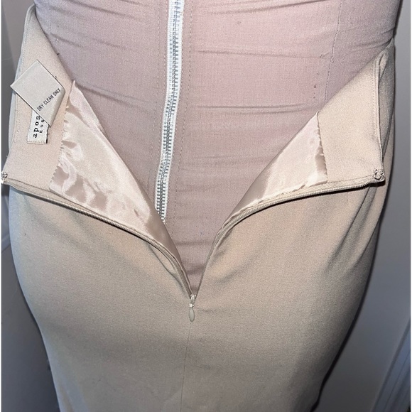 EUC Floor length pencil skirt, fully lined back invisible zipper, & kick slit - Picture 4 of 7